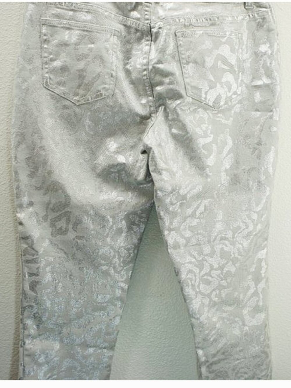 Chico's Platinum Cheetah Crop Jeans size 1.5 - Picture 4 of 4